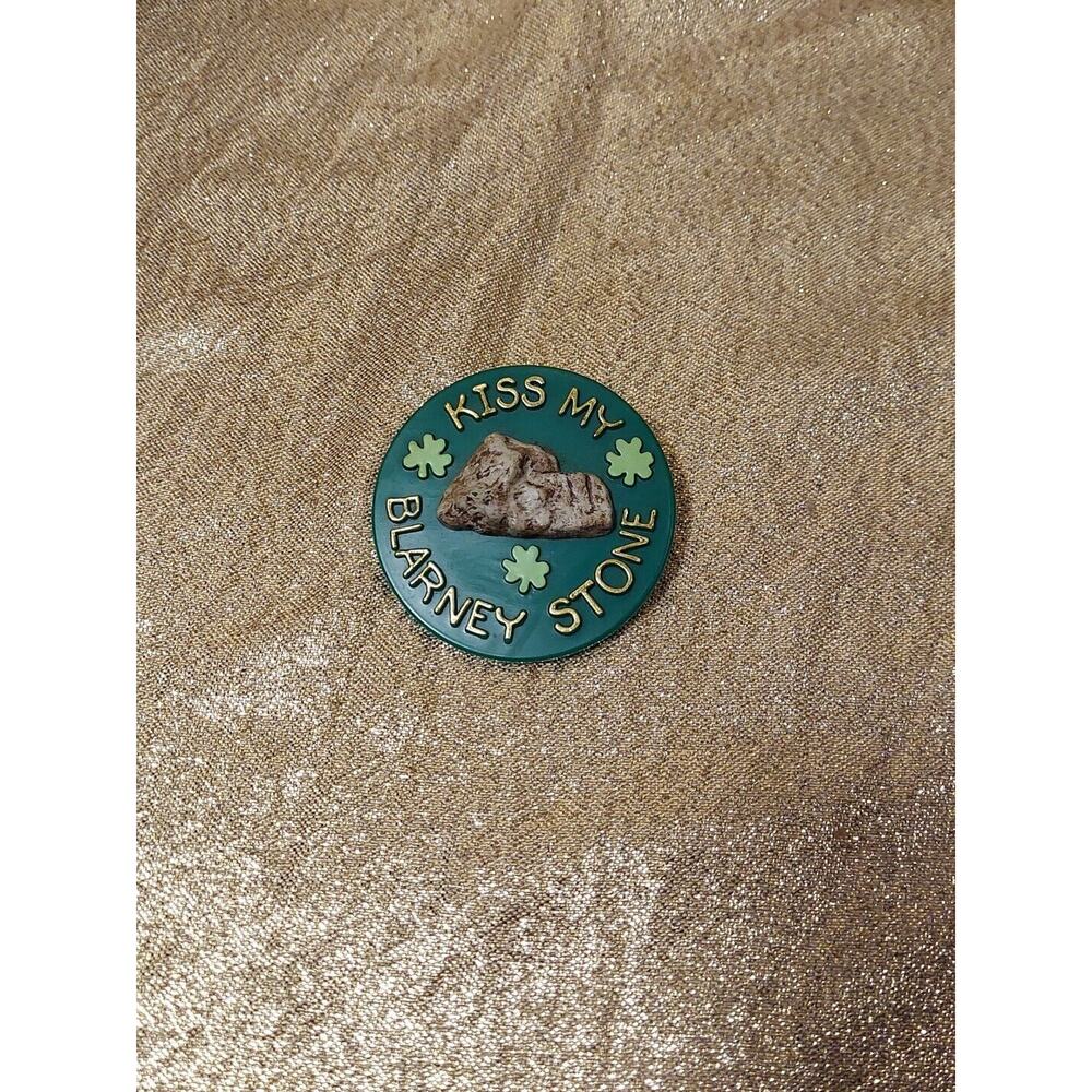 St. Patricks Kiss My Blarney Stone AGC INC Vintage Resin Brooch Pin Button